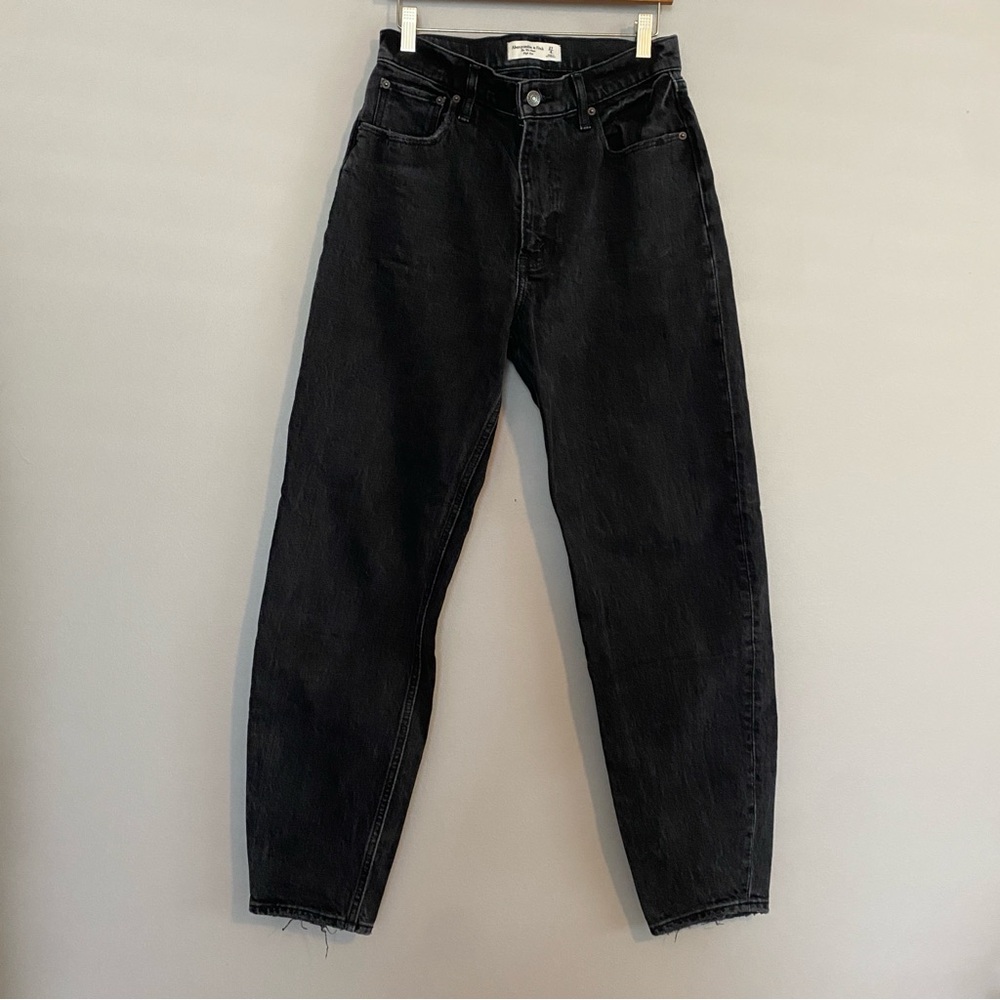 A&F ’80’s Mom High Rise Jeans - Size 27/4L - Black Wash